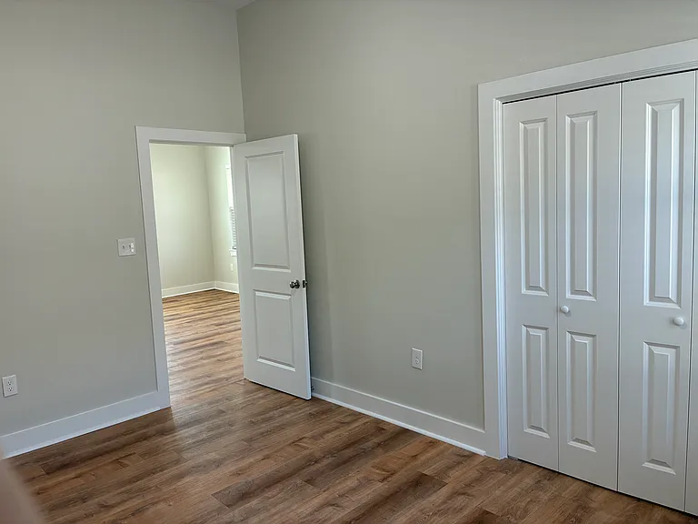 1604 Brooks St — Photo 6