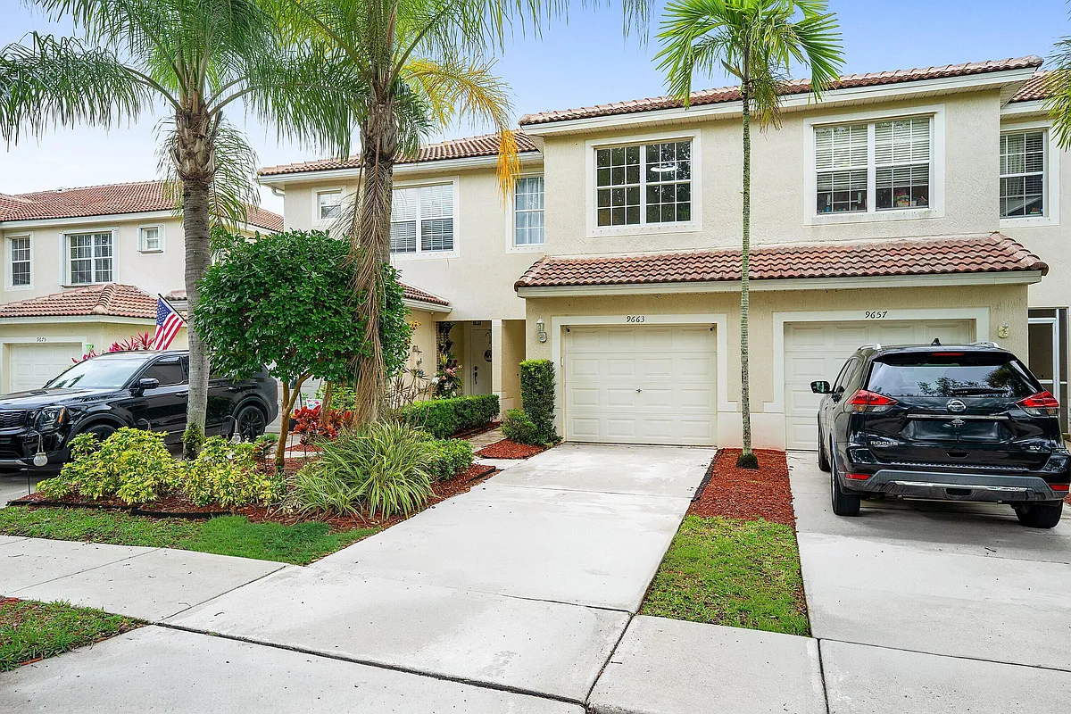 Building Photo - 9663 Lago Dr