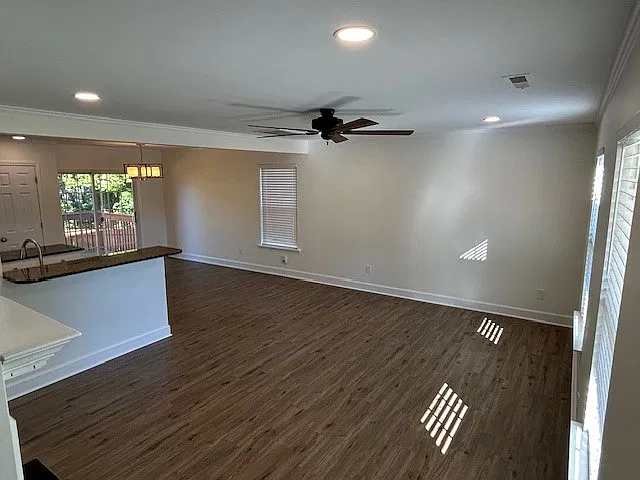 3 bed, 2.5 bath, 1570 sqft, $2,150 — Photo 2