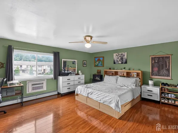 1008 Cricket Ln, Woodbridge, NJ 07095