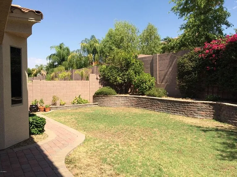 1940 W Blaylock Dr — Photo 8
