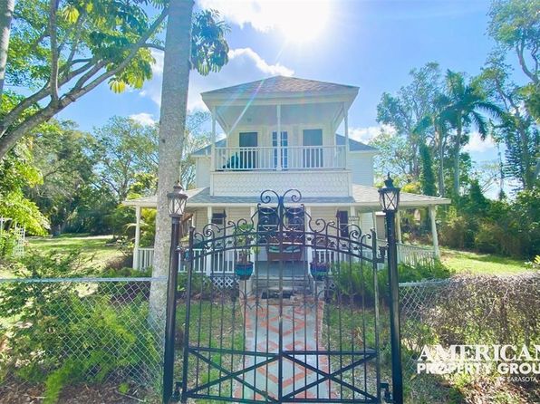 4507 123rd St W, Cortez, FL 34215