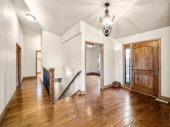 4th image of 5707 Mark Twain Ln