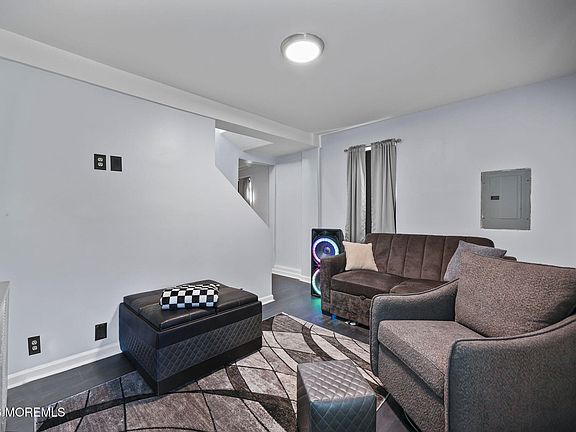 4th image of 392 Hampton Avenue #Front