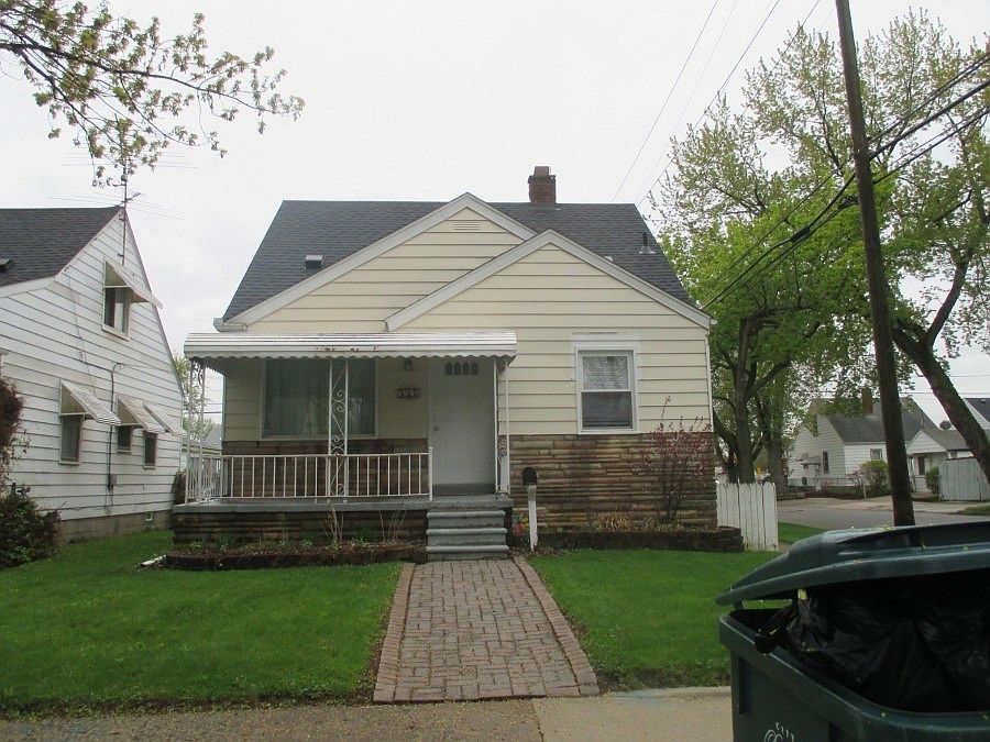 1st image of 585 Cleveland Ave