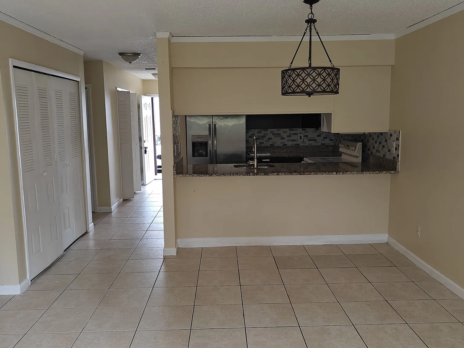 3 bed, 1125 sqft, $1,900 — Photo 3