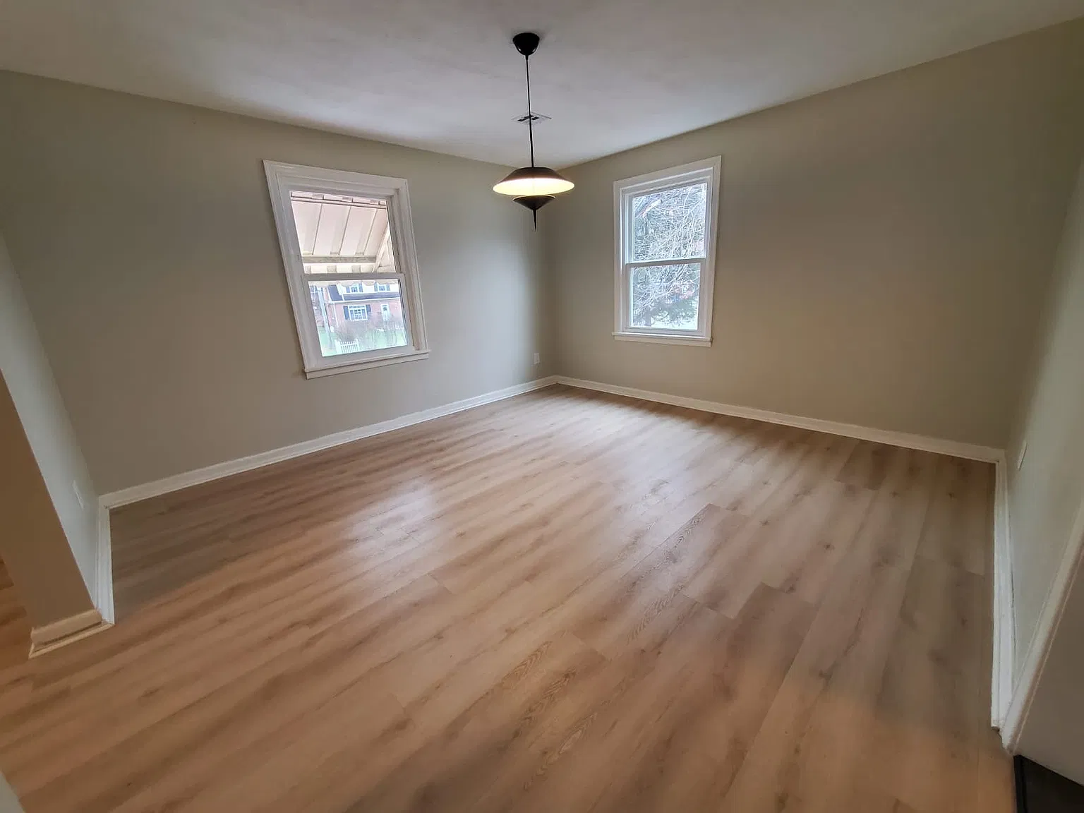 3 bed, 2000 sqft, $1,900 — Photo 2