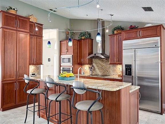 5th image of 584 Estates Pl
