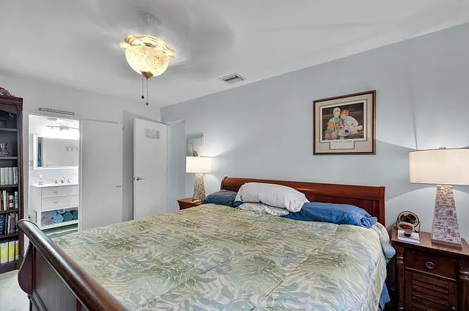 25 N Ocean Dr — Photo 12