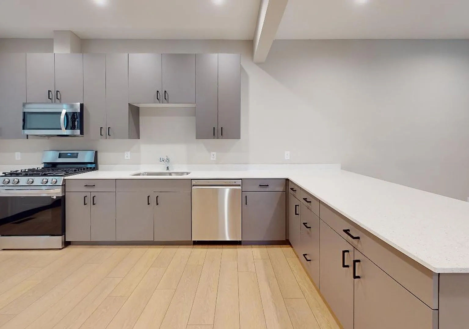 2116 Como Ave SE (Duplex) — Photo 1