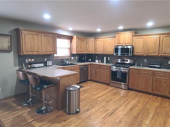 5th image of 423 Hillbrook Dr