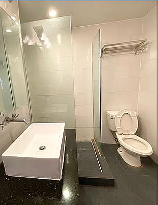 2nd image of 103 Essex St APT 5F