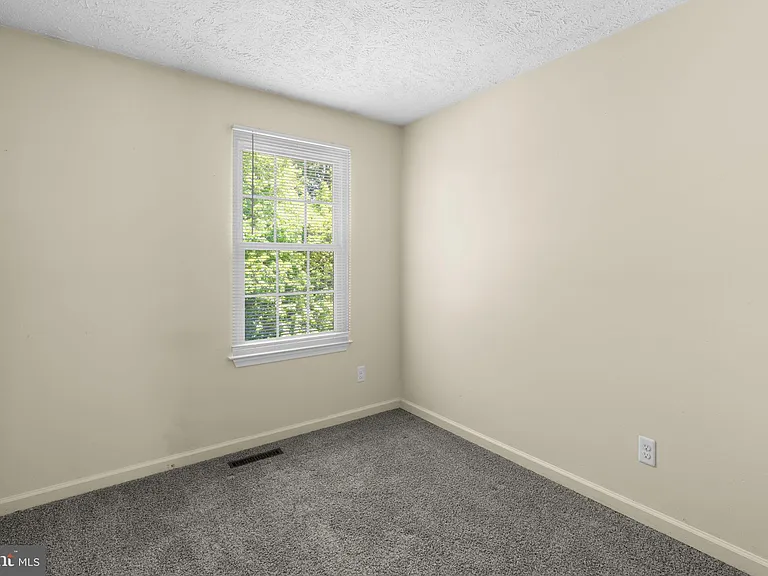 1043 Debbie Ave — Photo 22