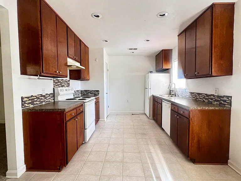 809 Briandav St — Photo 7
