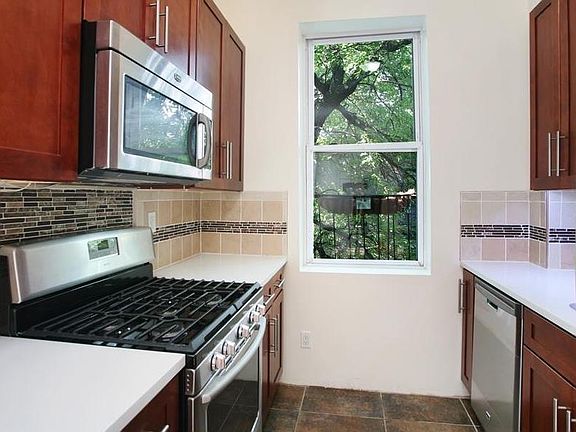4th image of 455 Chauncey St APT 3