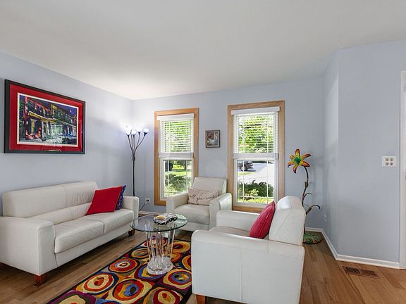 4th image of 879 Burgess Cir