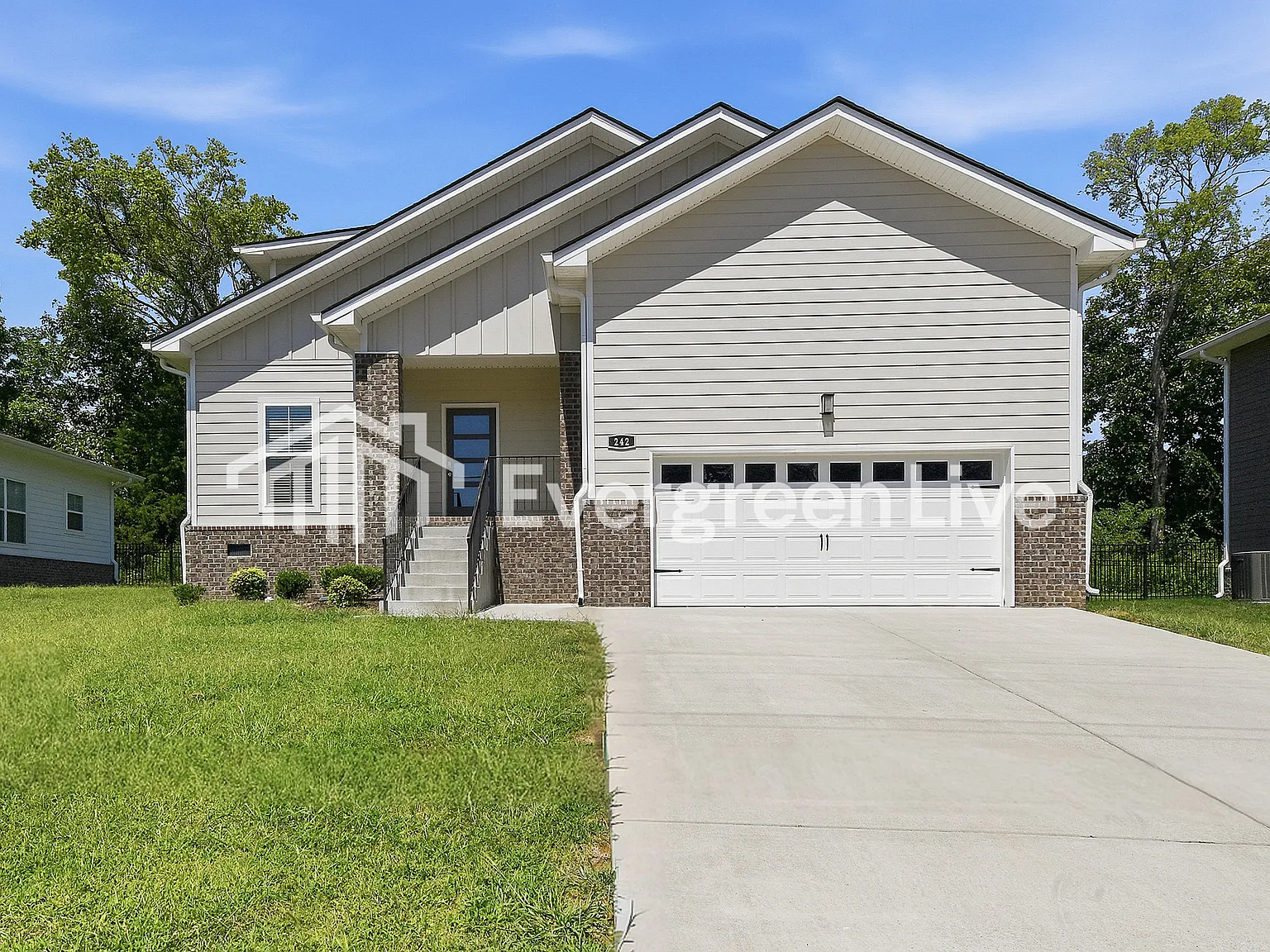 4 bed, 2.5 bath, 1924 sqft, $2,145 — Photo 1