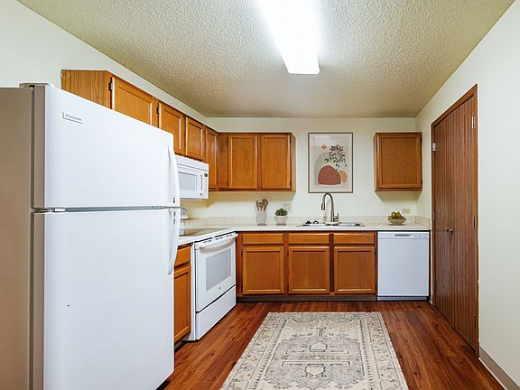 2nd image of 5901 Vista Dr #332