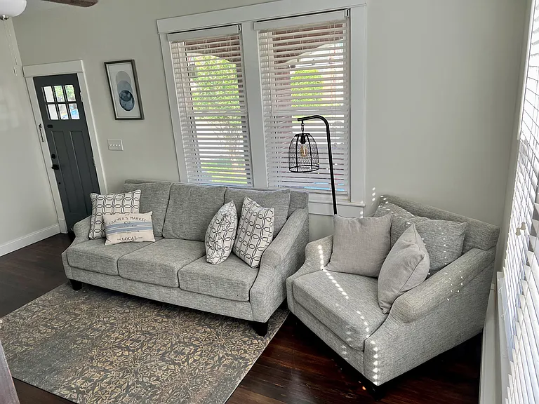 413 Florence Ave — Photo 13