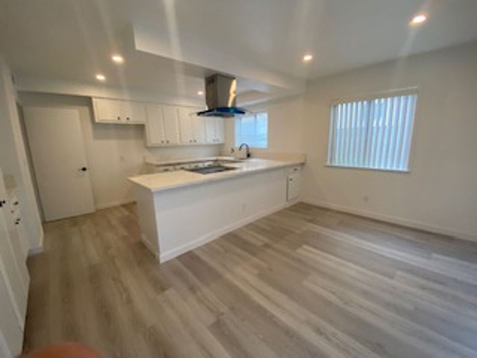 1st image of 503 Fairview Ave #7