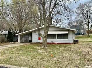 1328 Hilltop Dr, Pekin, IL