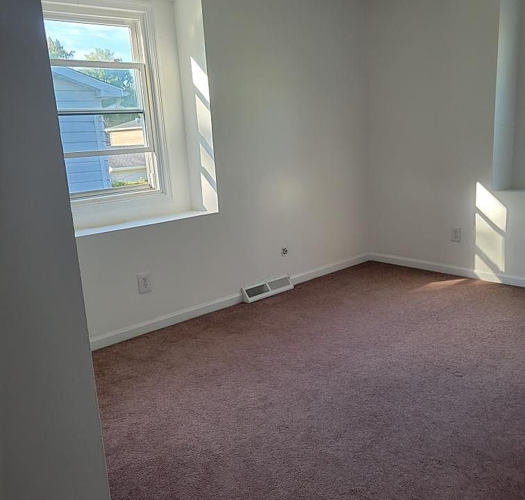 1st image of 210 Marine Dr