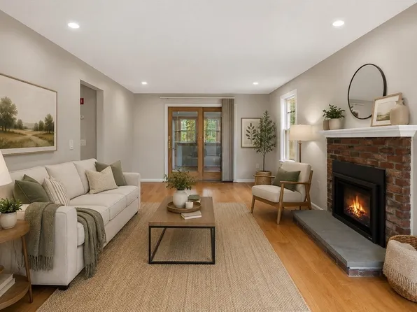 76 Woodridge Rd, Duxbury, MA 02332