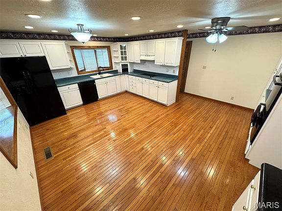 4th image of 303 W Church St