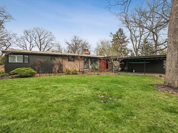 214 Hancock Ave, Lake Bluff, IL 60044