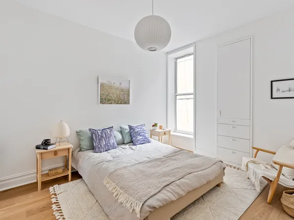 744 Park Place image 7 of 11