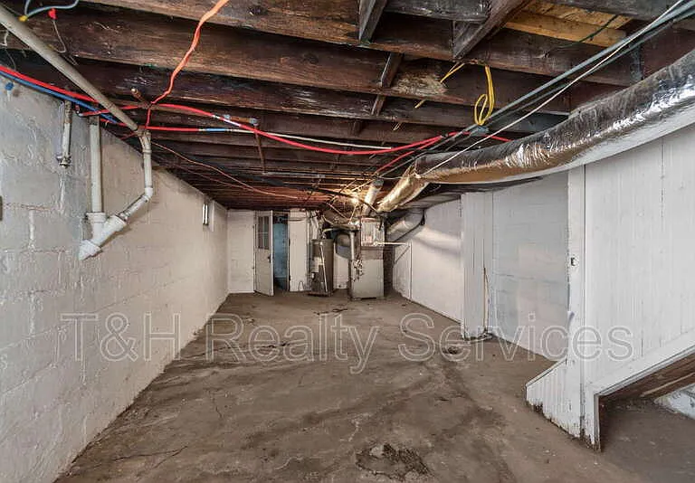 1927 N Dearborn St — Photo 27