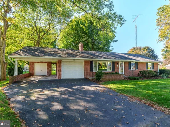 10 Pfautz Ave, Lititz, PA 17543