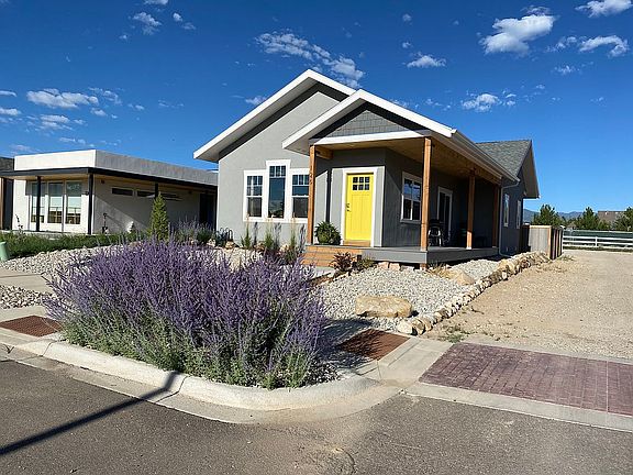 3rd image of 126 Mesa View Ln