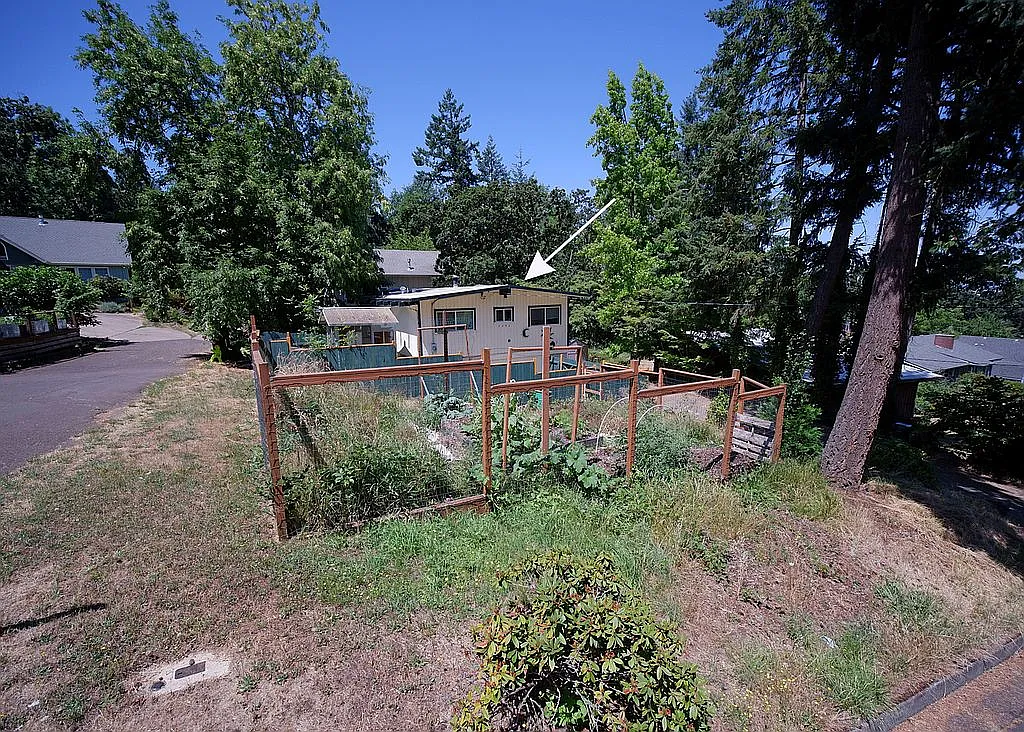 2392 Cleveland St photo 1