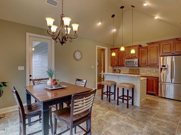 3rd image of 215 Fairwood Dr