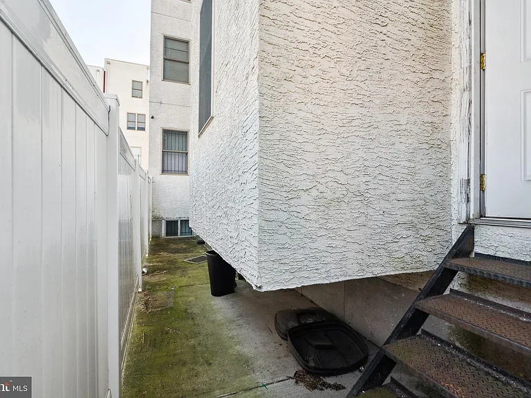 1611 N 17th St #2 — Photo 12