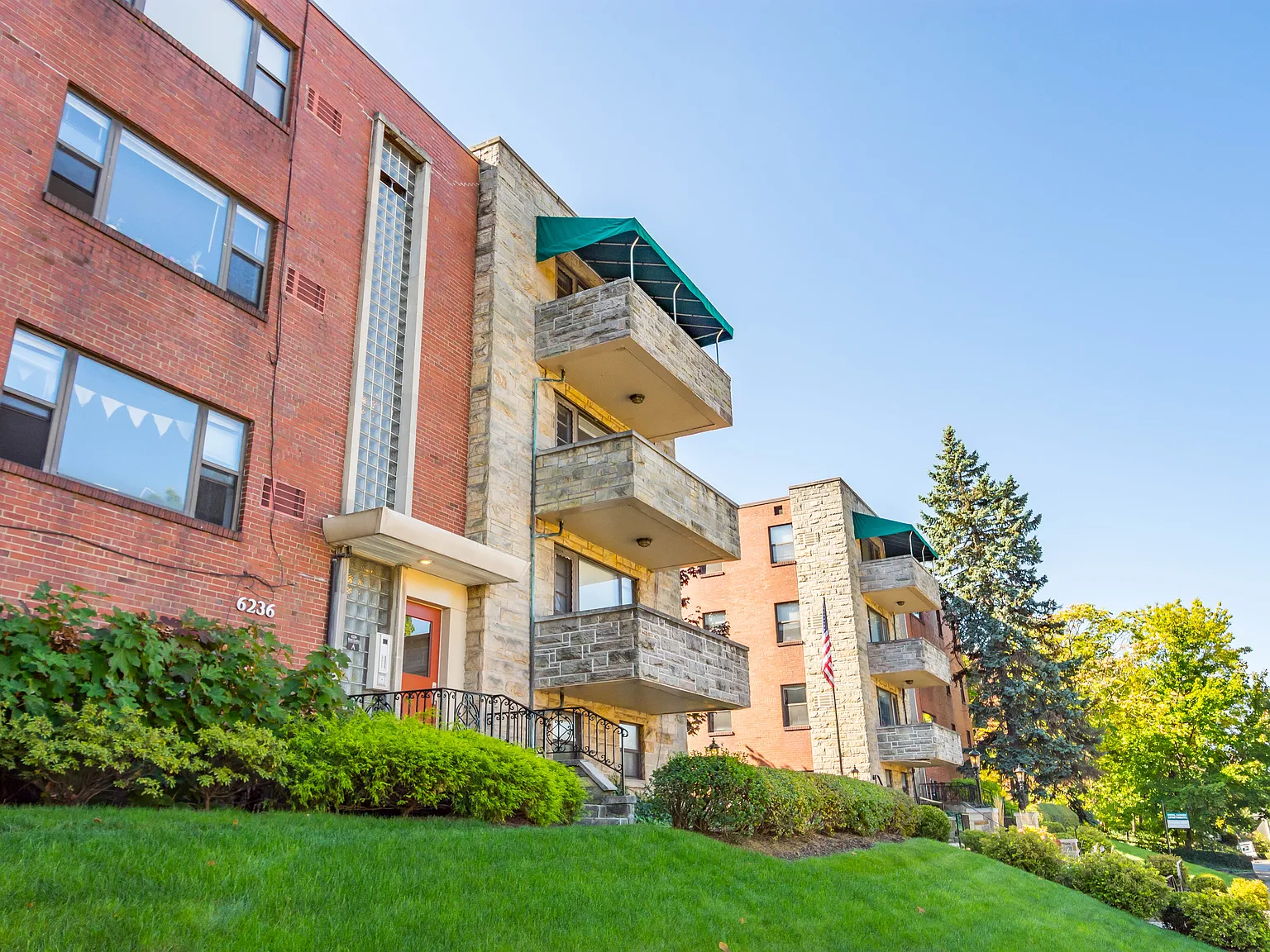 Royal Gardens Apartments — Photo 4