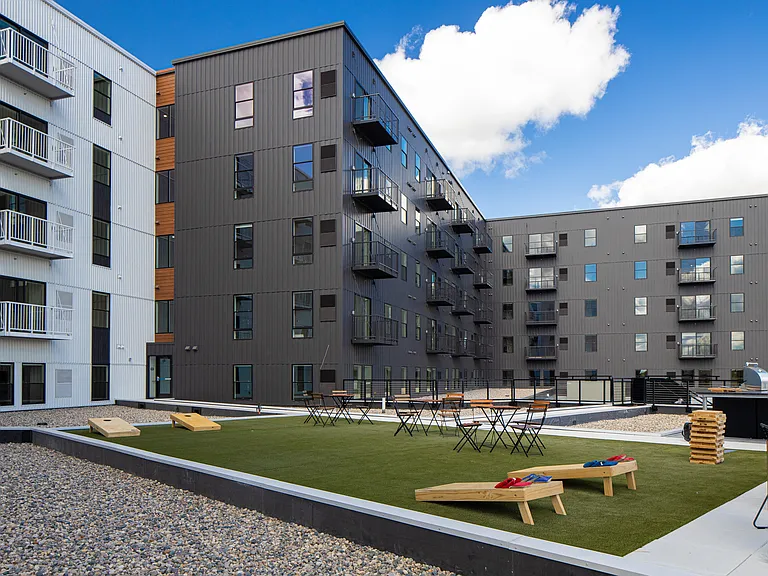 Riverhouse Apartments — Photo 10