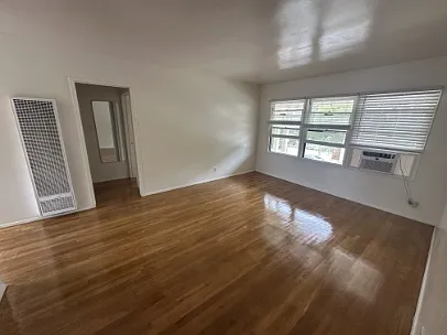 Silverlake Garden Apartments — Photo 2