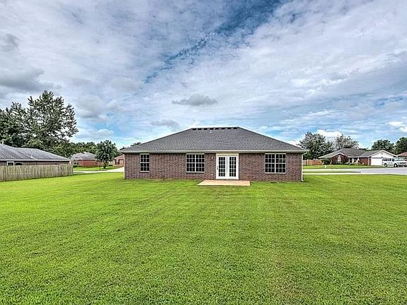 4th image of 400 Sun Meadow Dr