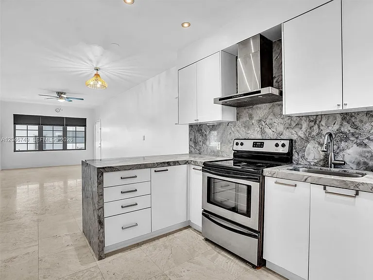 1045 Lenox Ave #12 — Photo 9