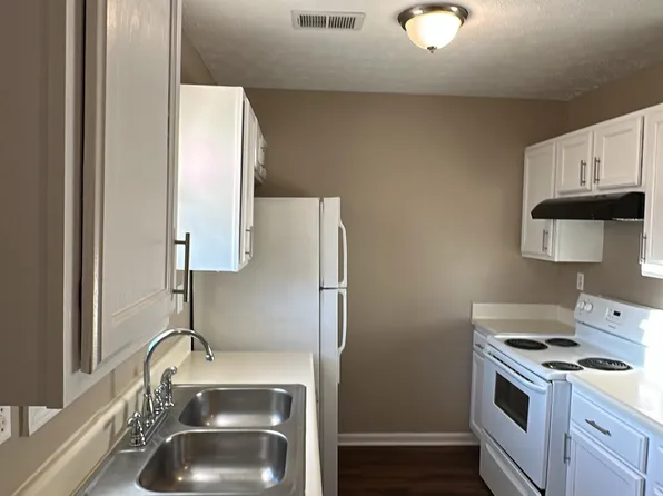 704 Westridge Dr, Acworth, GA 30101