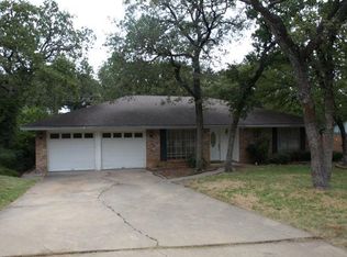 825 San Marcos Ln, Bedford, TX 76021