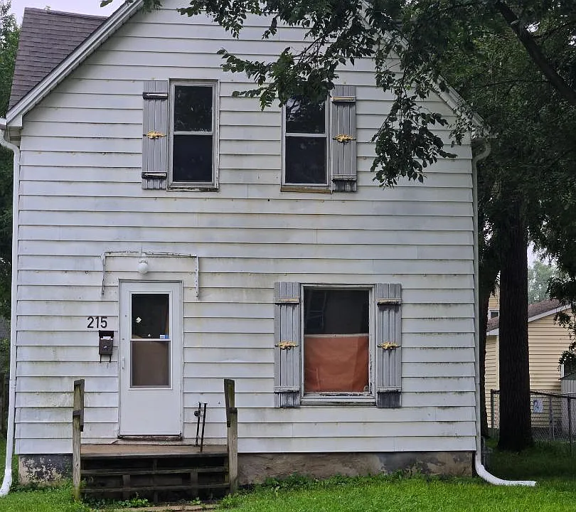 215 Center St