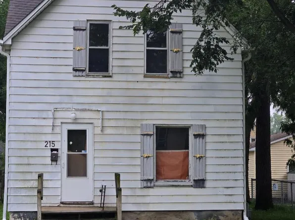 215 Center St, Waterloo, IA 50703