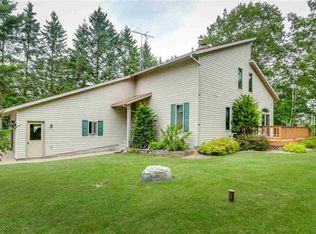 10114 W Tree Lake Rd, Rosholt, WI 54473