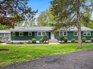 15 Enoch Dr, Woodbridge, CT 06525