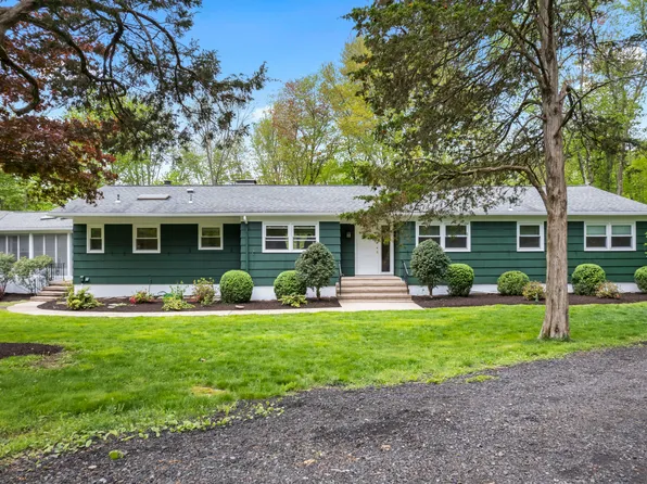 15 Enoch Drive, Woodbridge, CT 06525