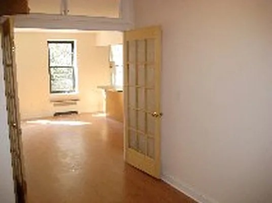 Rented by Manhattan Apartment Organization | media 59