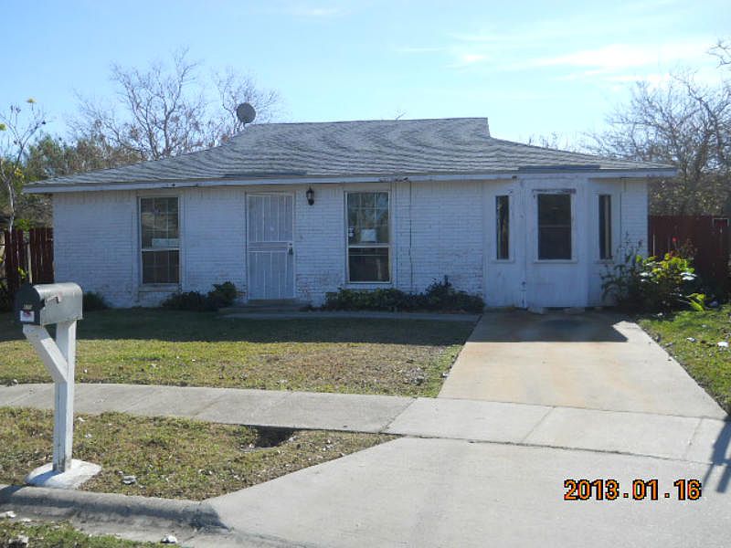 1st image of 1075 Golden Gate Cir